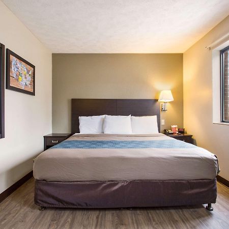 Red Lion Inn & Suites Olathe Kansas City Extérieur photo