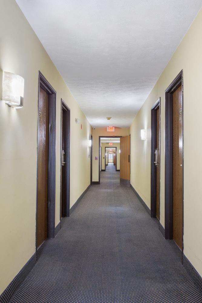 Red Lion Inn & Suites Olathe Kansas City Extérieur photo
