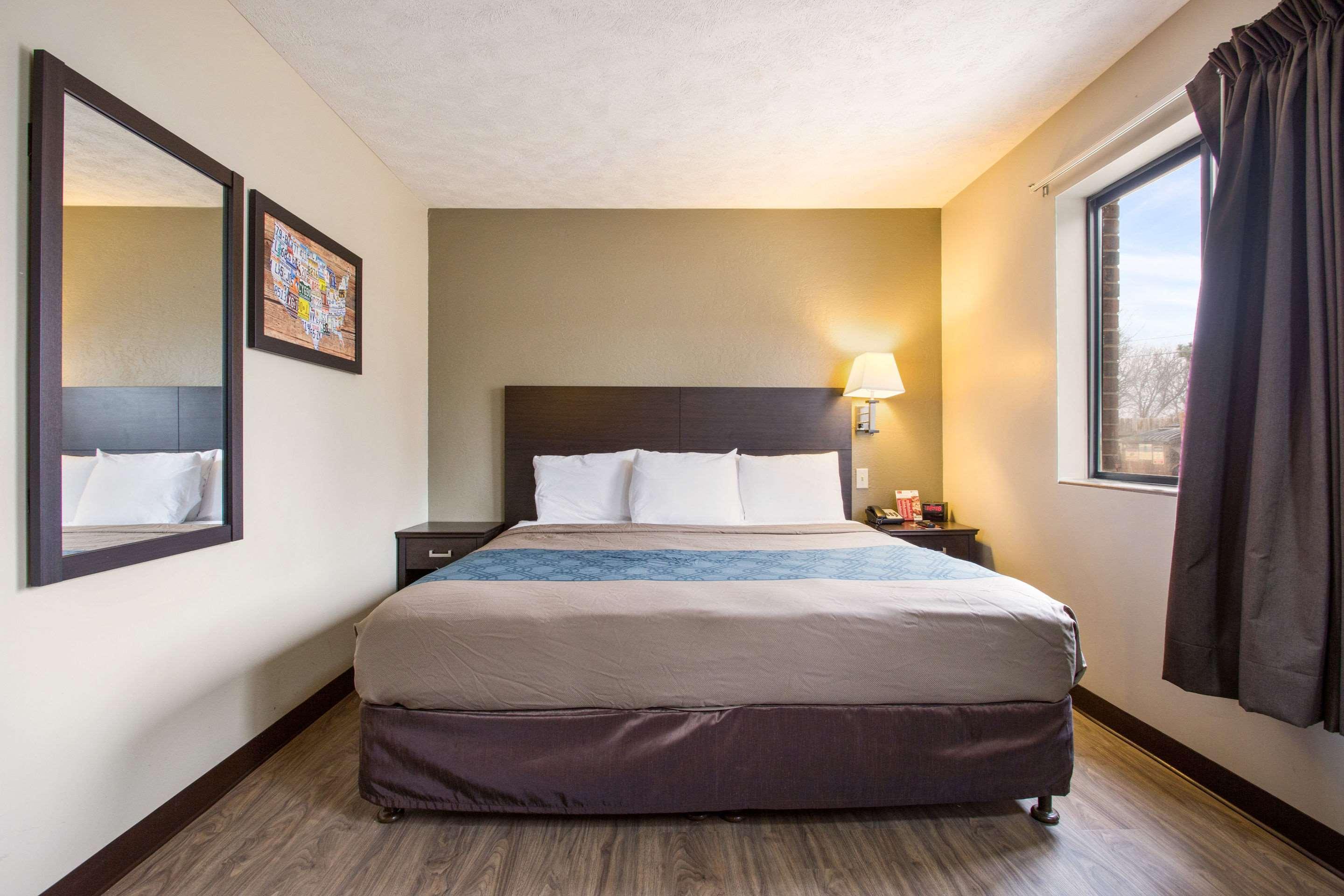 Red Lion Inn & Suites Olathe Kansas City Extérieur photo